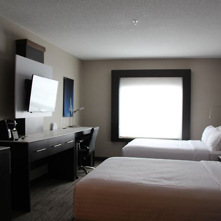 Holiday Inn Express & Suites Cold Lake By Ihg Bagian luar foto