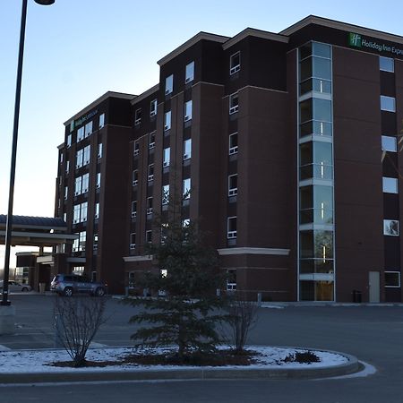 Holiday Inn Express & Suites Cold Lake By Ihg Bagian luar foto