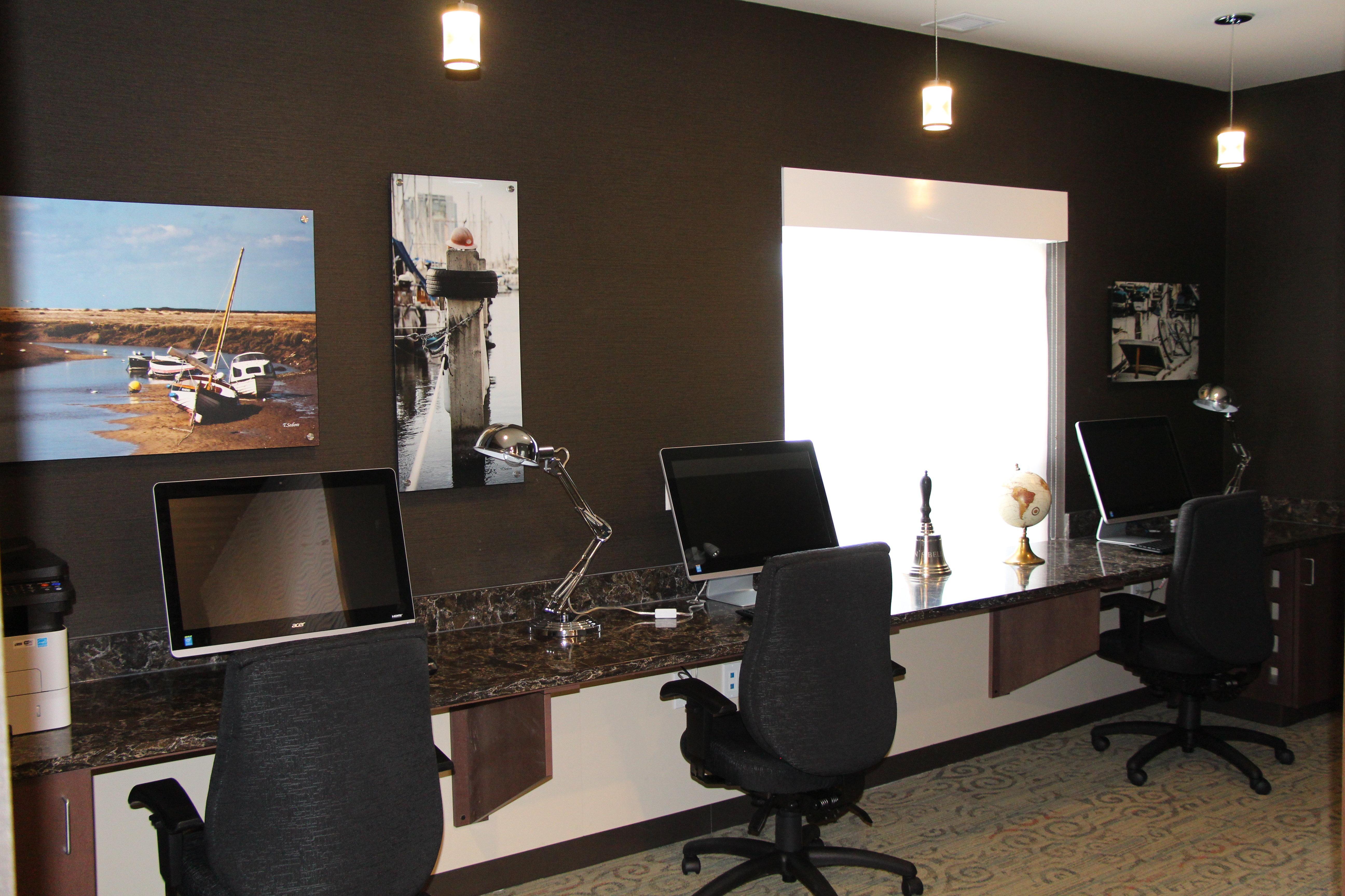 Holiday Inn Express & Suites Cold Lake By Ihg Bagian luar foto