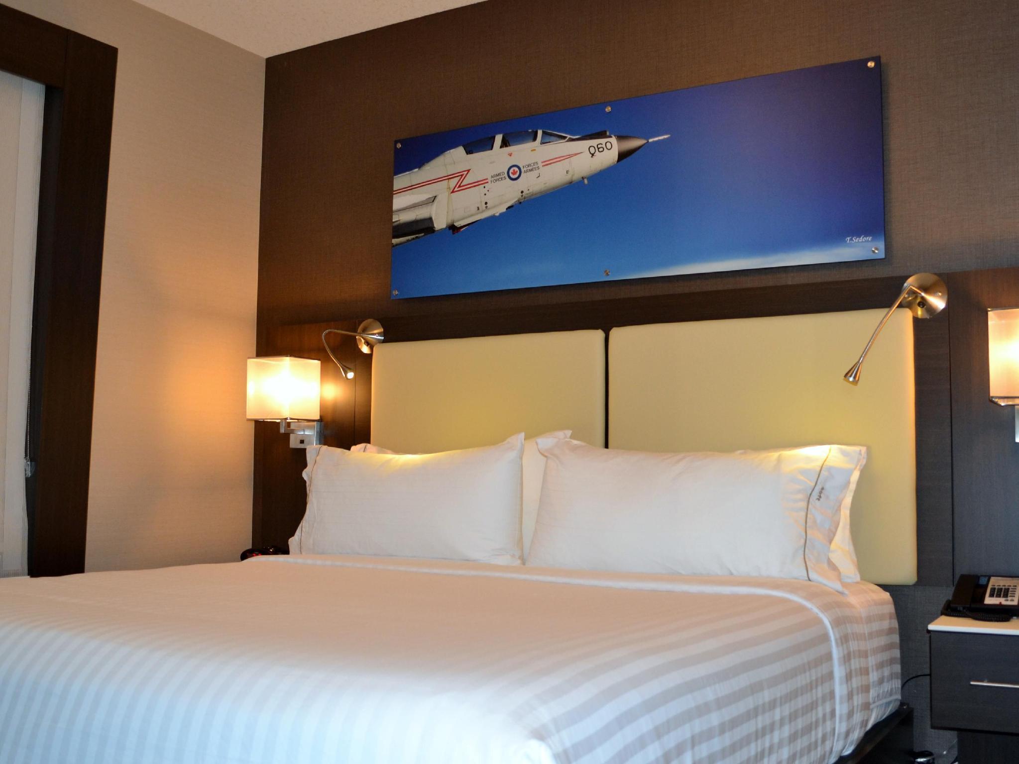 Holiday Inn Express & Suites Cold Lake By Ihg Bagian luar foto
