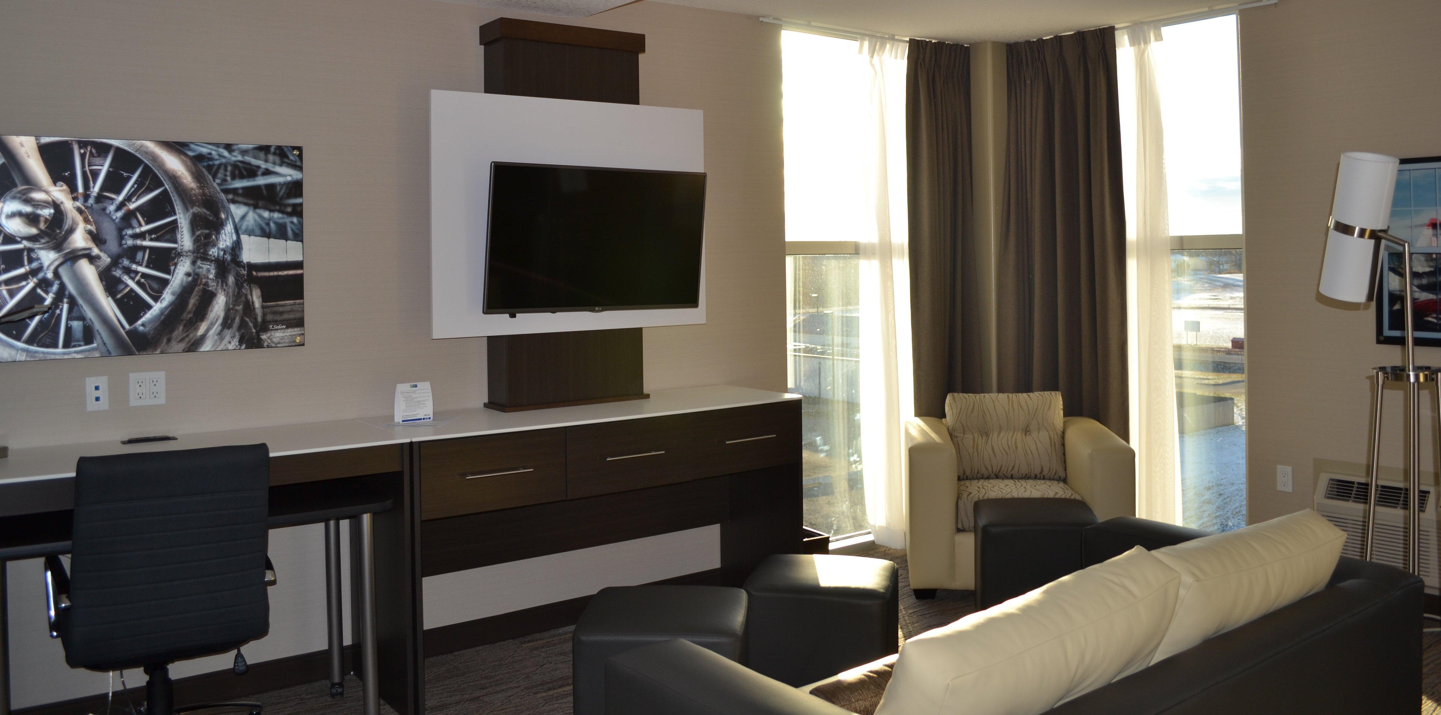 Holiday Inn Express & Suites Cold Lake By Ihg Bagian luar foto