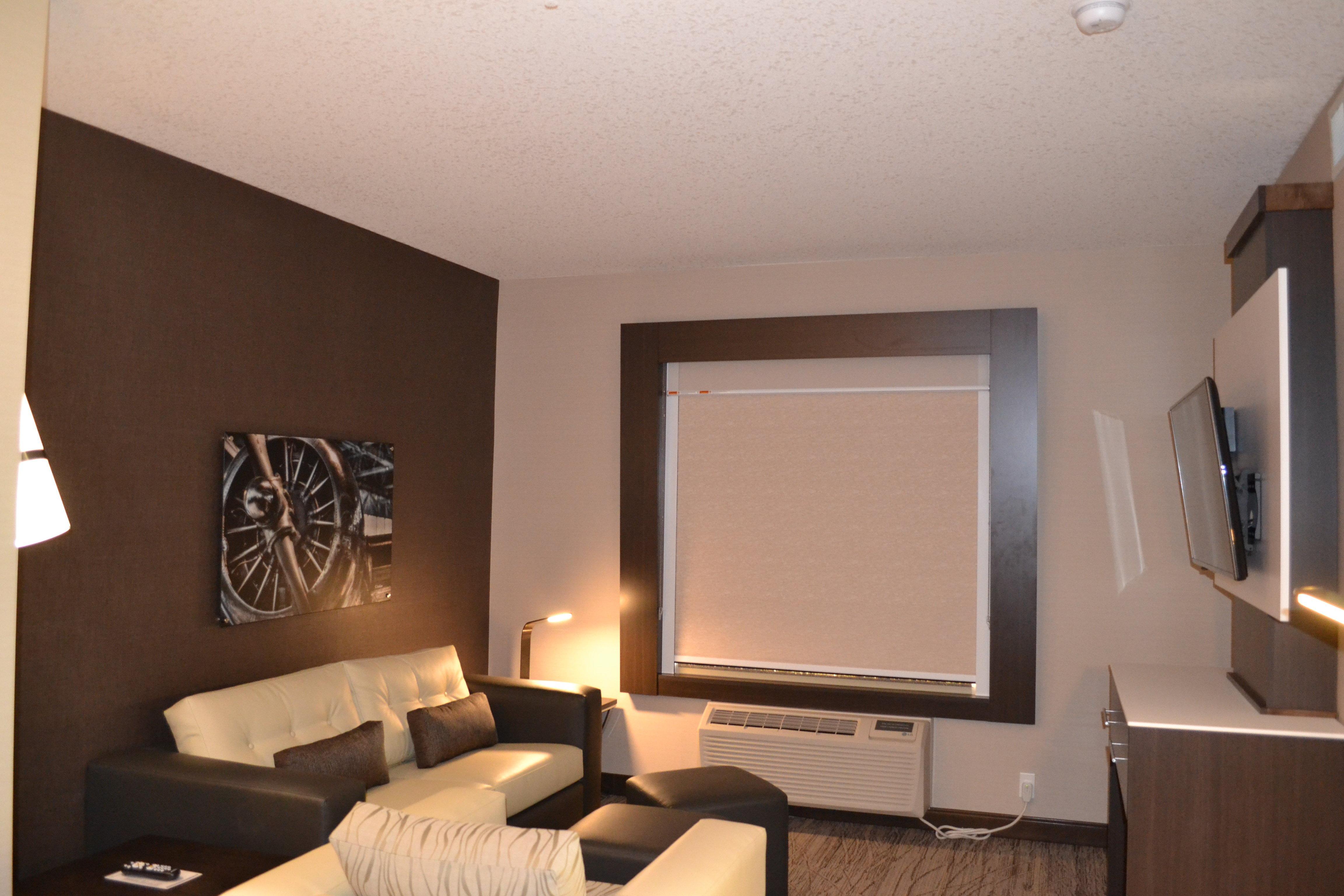 Holiday Inn Express & Suites Cold Lake By Ihg Bagian luar foto