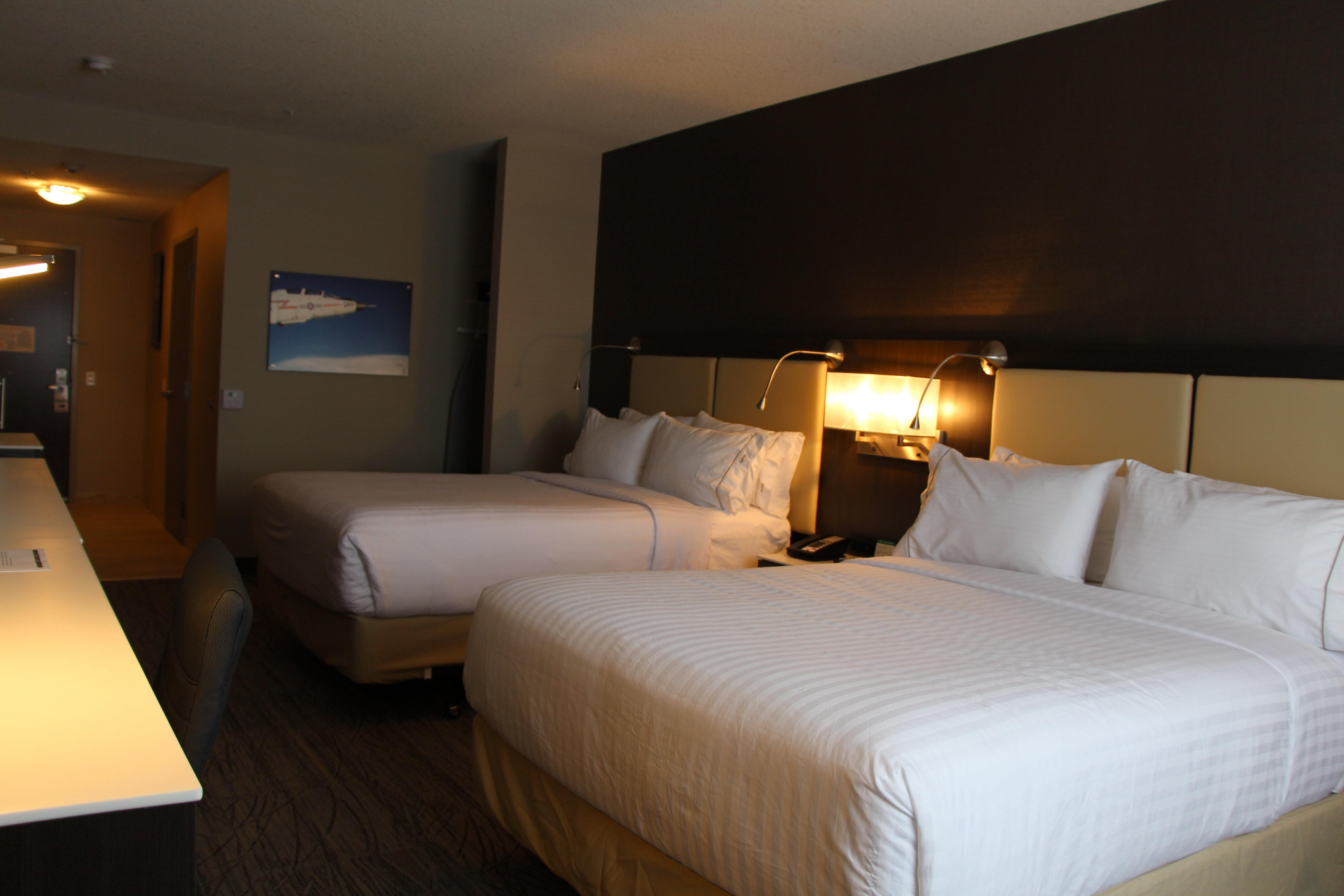 Holiday Inn Express & Suites Cold Lake By Ihg Bagian luar foto
