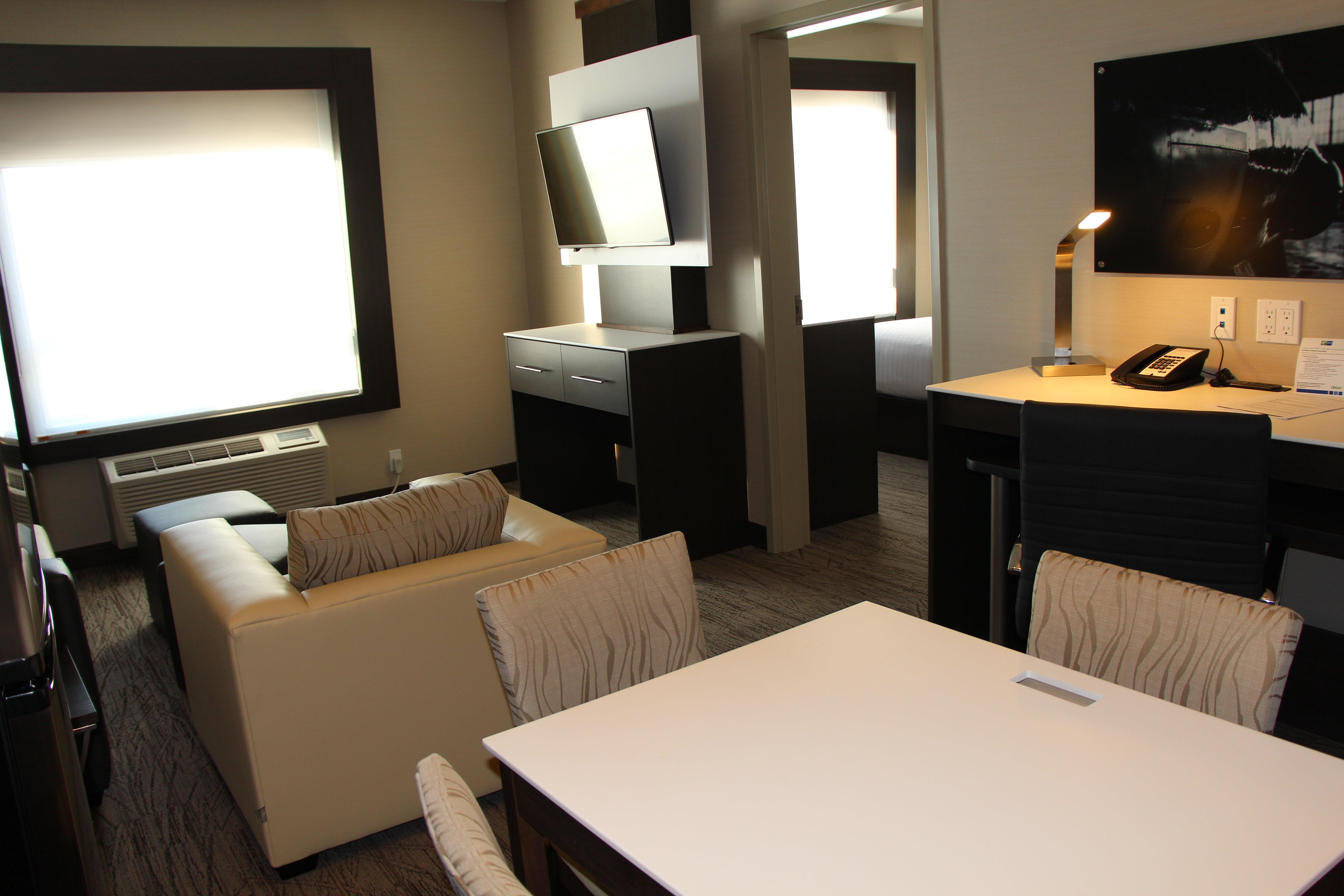 Holiday Inn Express & Suites Cold Lake By Ihg Bagian luar foto