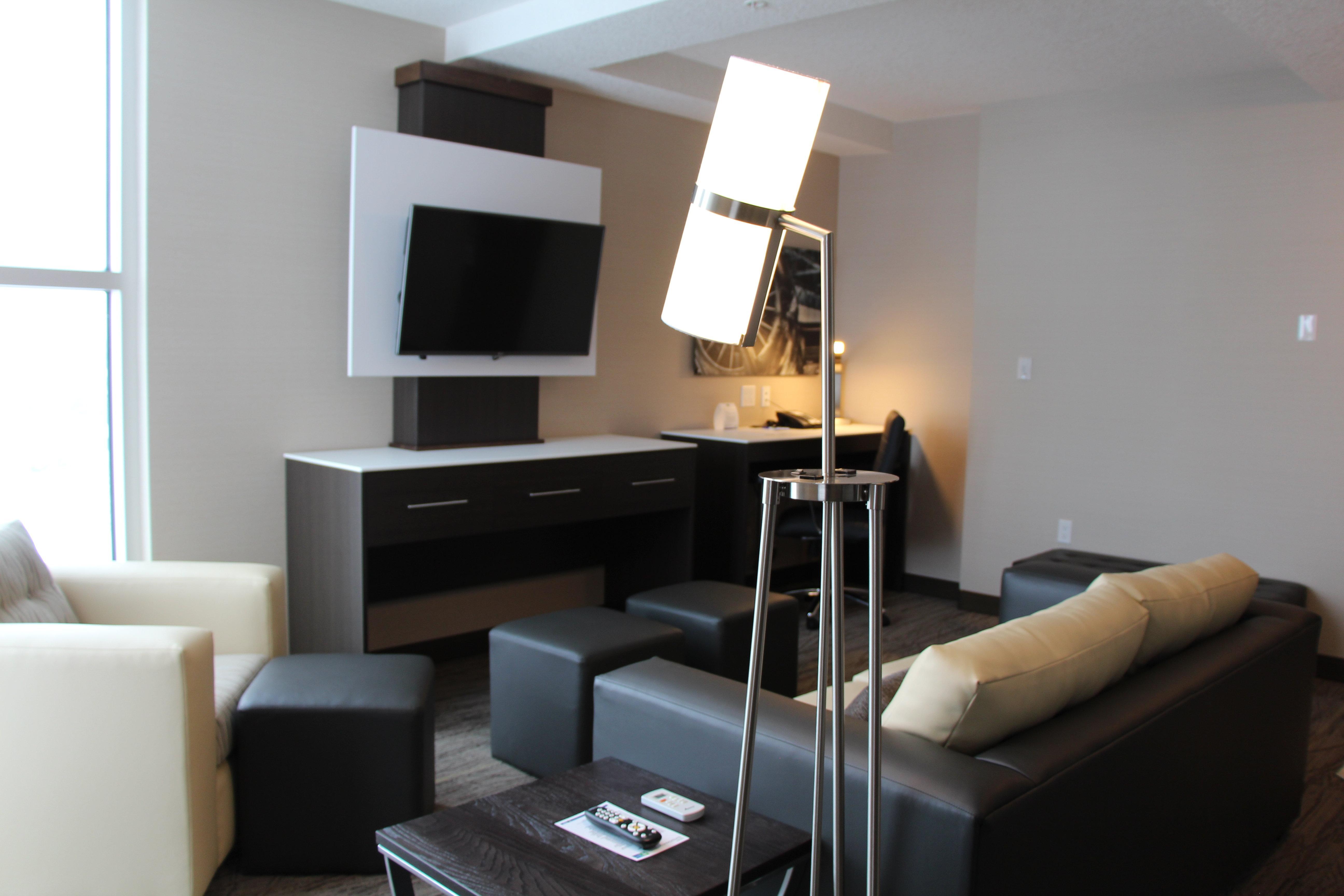 Holiday Inn Express & Suites Cold Lake By Ihg Bagian luar foto