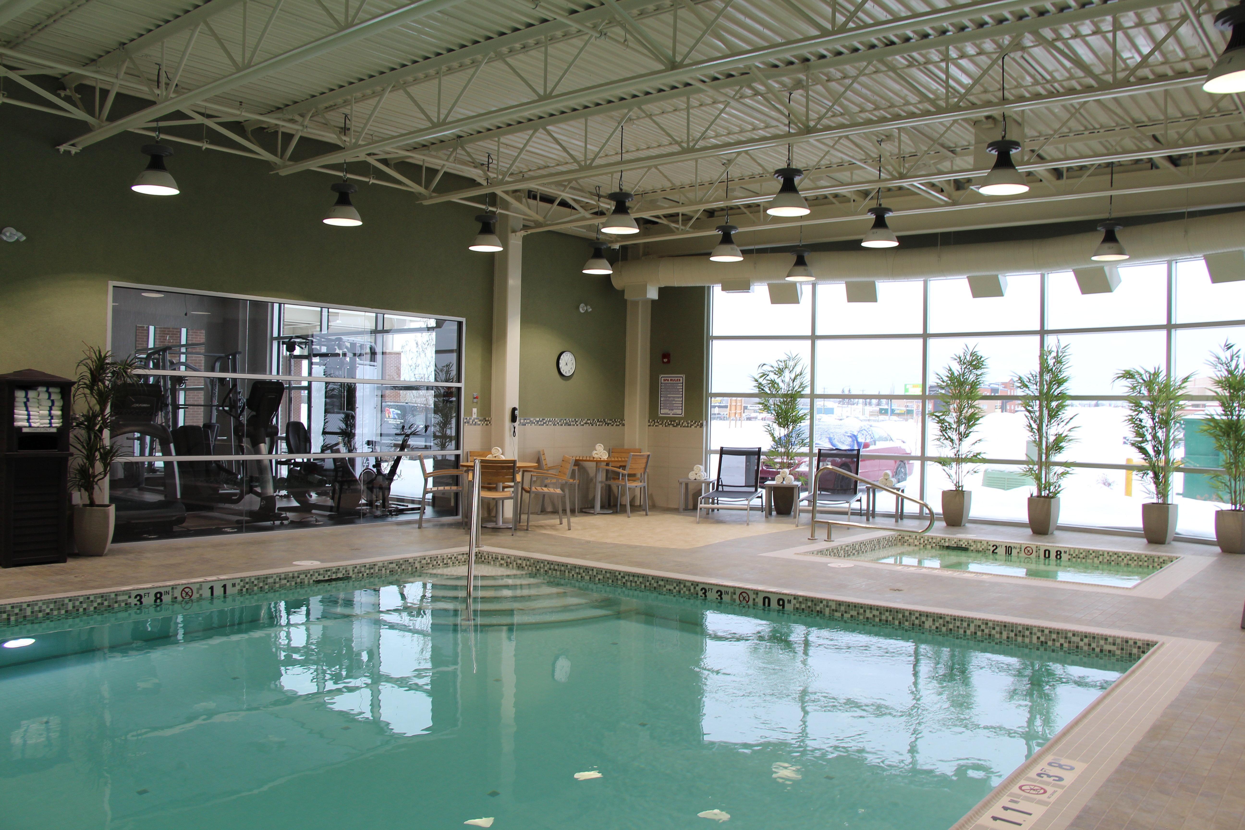 Holiday Inn Express & Suites Cold Lake By Ihg Bagian luar foto