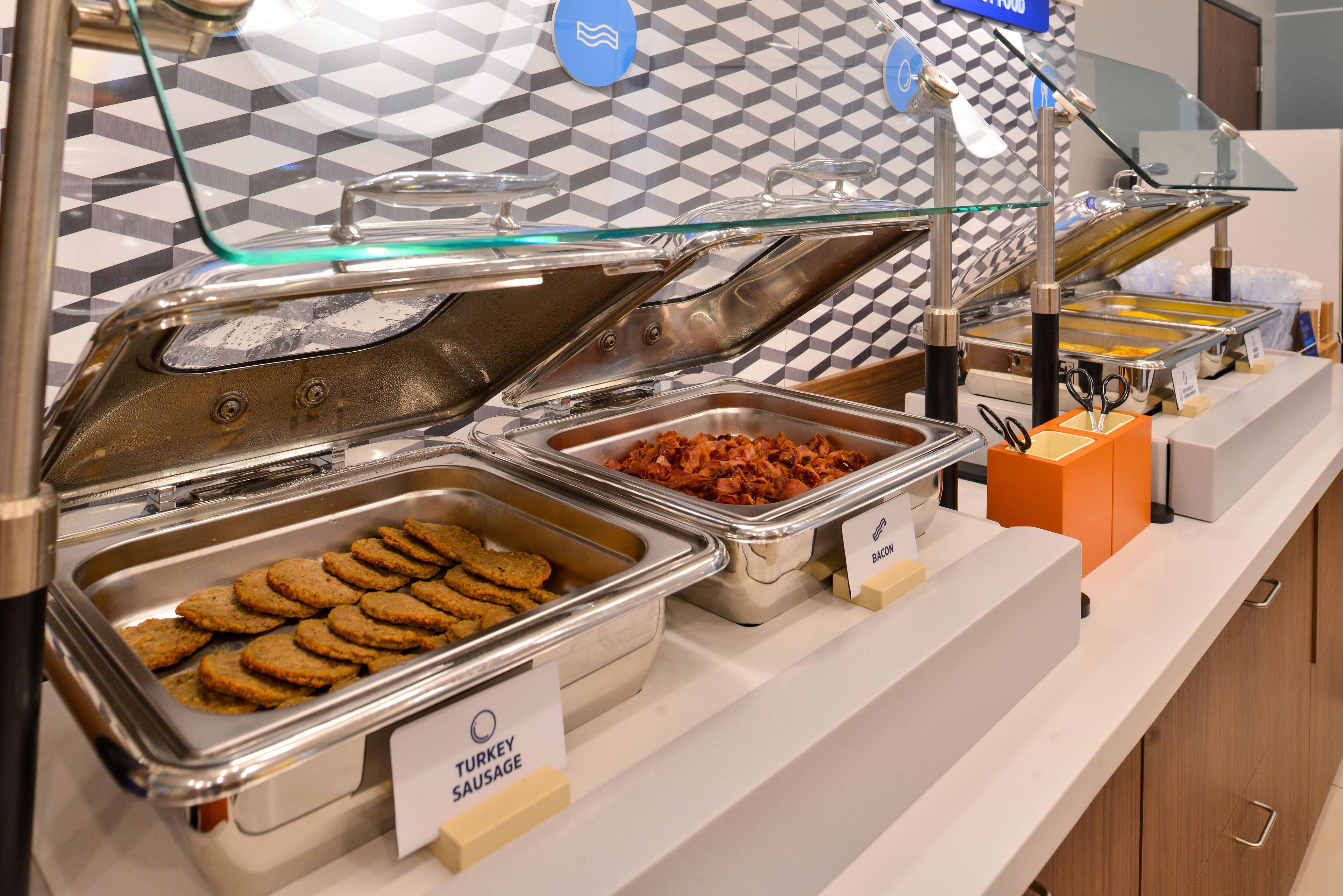 Holiday Inn Express & Suites Cold Lake By Ihg Bagian luar foto