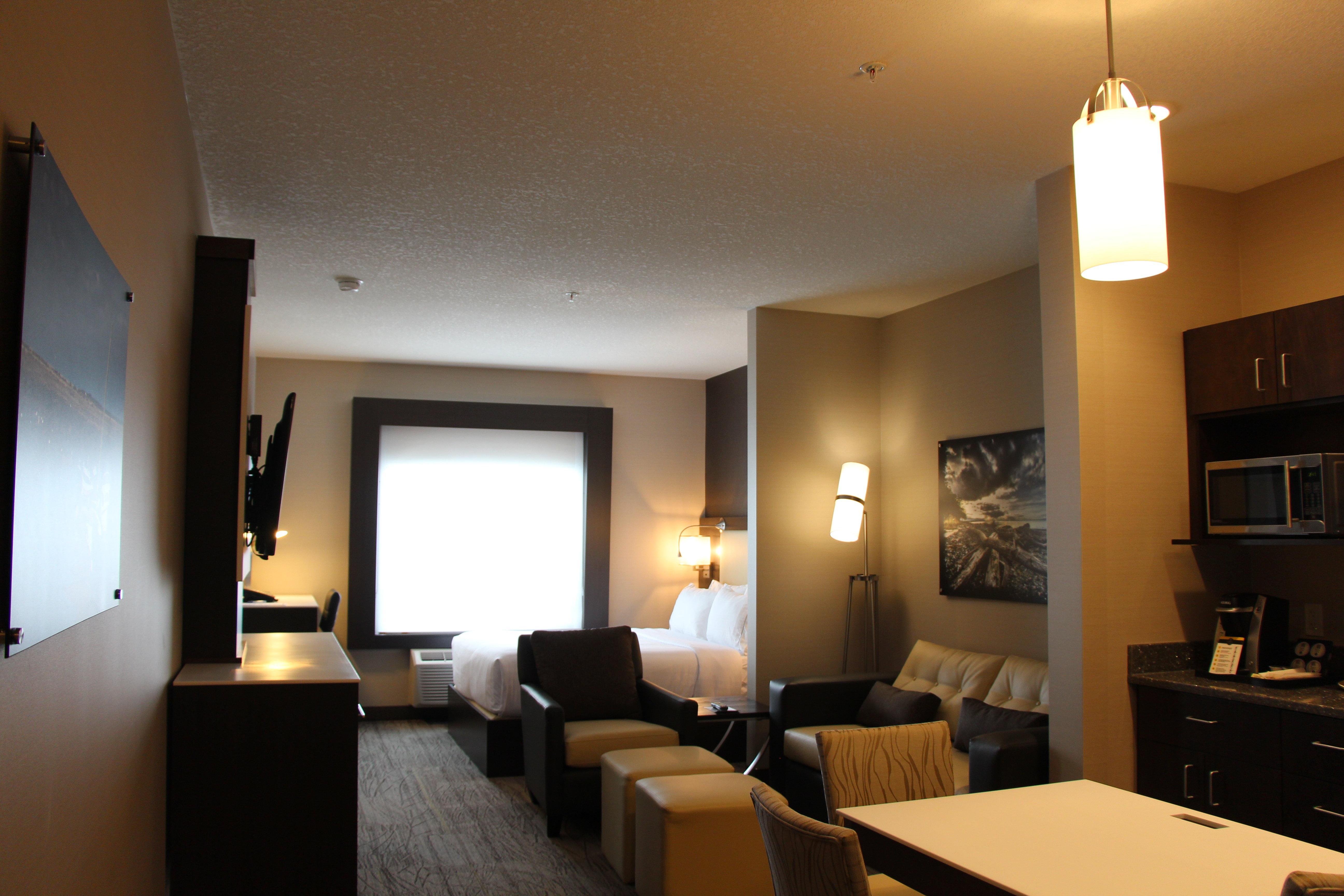 Holiday Inn Express & Suites Cold Lake By Ihg Bagian luar foto