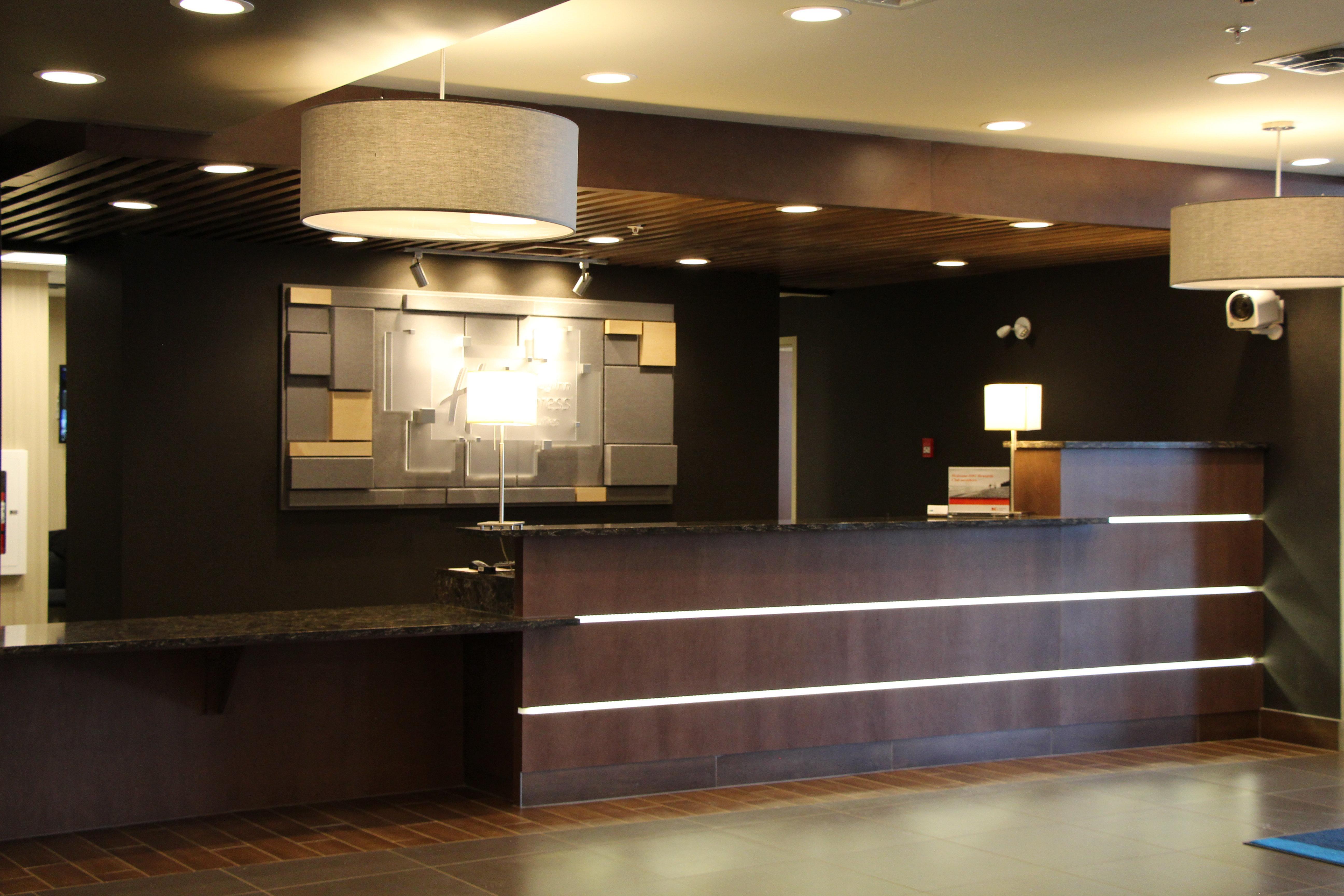 Holiday Inn Express & Suites Cold Lake By Ihg Bagian luar foto