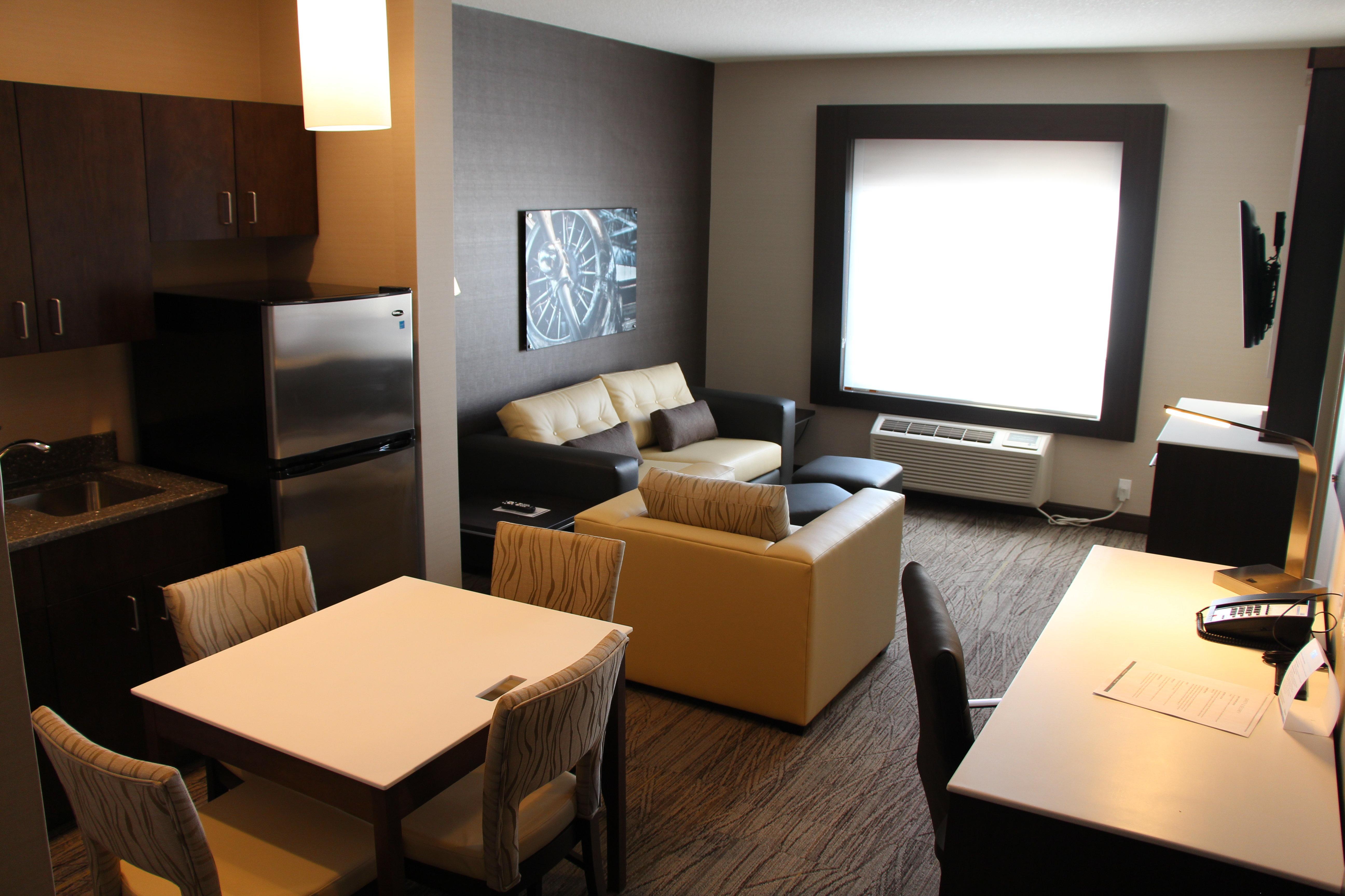 Holiday Inn Express & Suites Cold Lake By Ihg Bagian luar foto