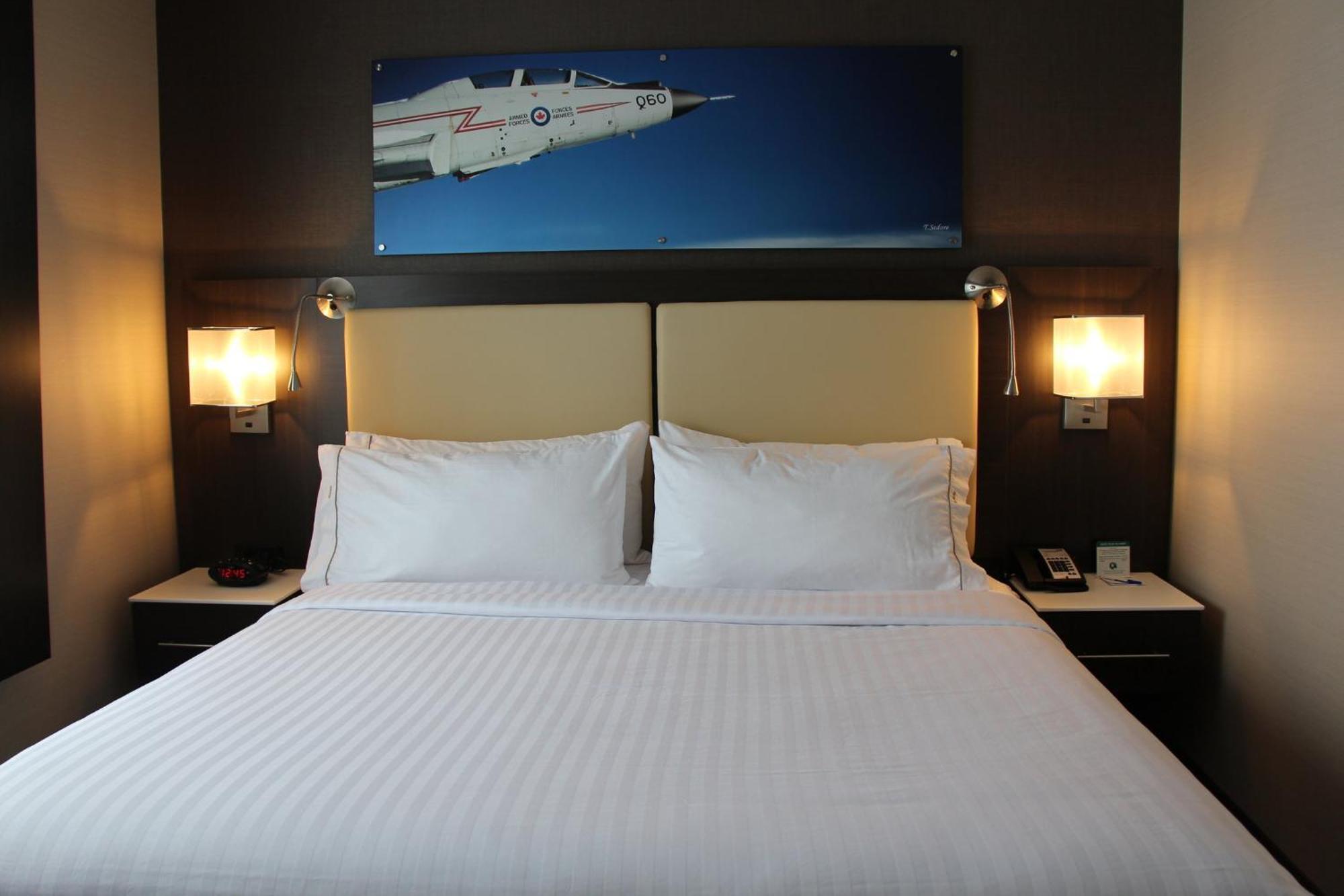 Holiday Inn Express & Suites Cold Lake By Ihg Bagian luar foto