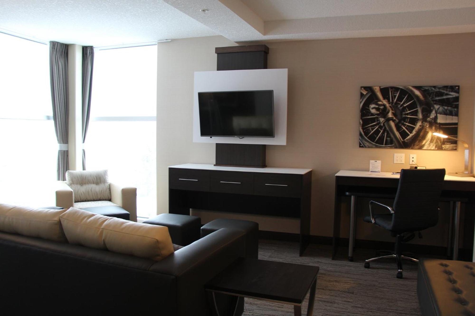 Holiday Inn Express & Suites Cold Lake By Ihg Bagian luar foto