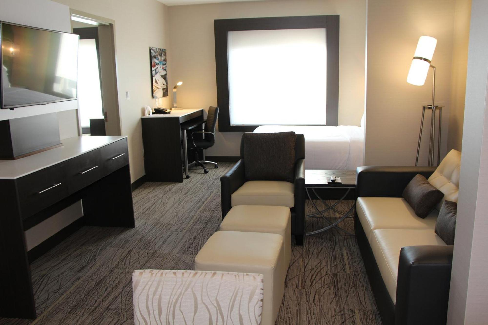 Holiday Inn Express & Suites Cold Lake By Ihg Bagian luar foto