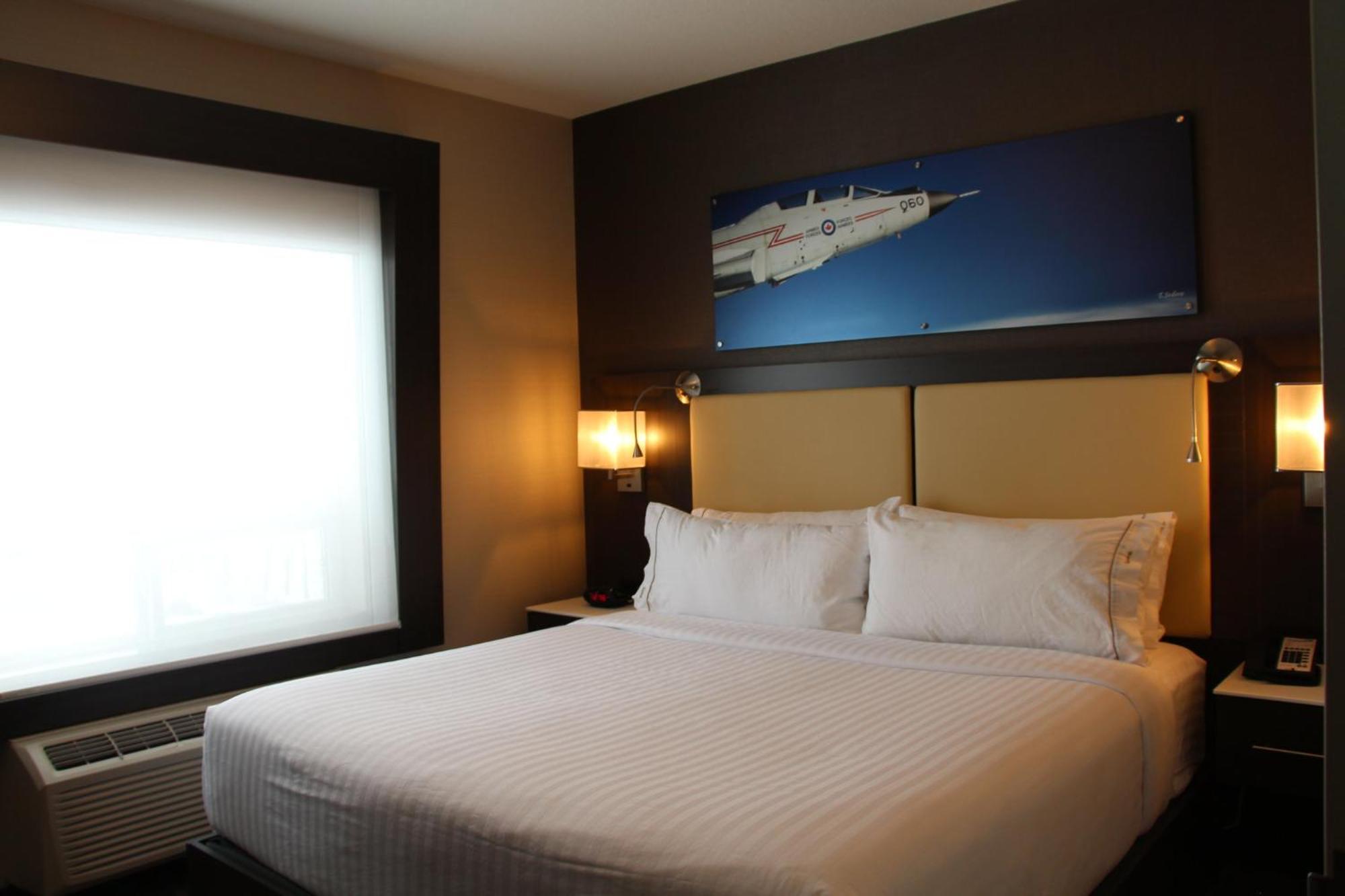 Holiday Inn Express & Suites Cold Lake By Ihg Bagian luar foto