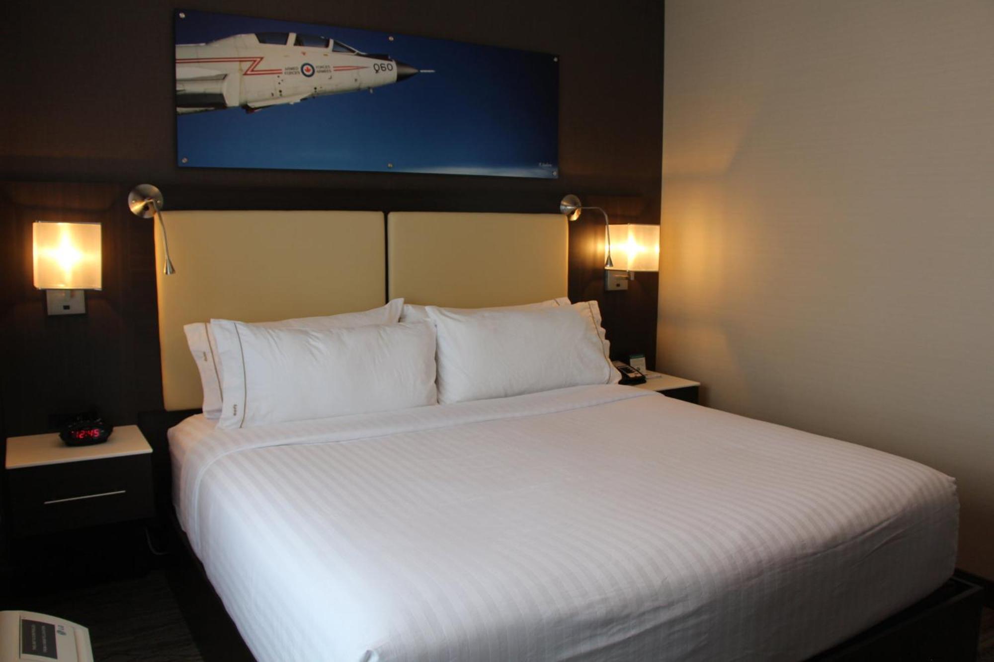 Holiday Inn Express & Suites Cold Lake By Ihg Bagian luar foto