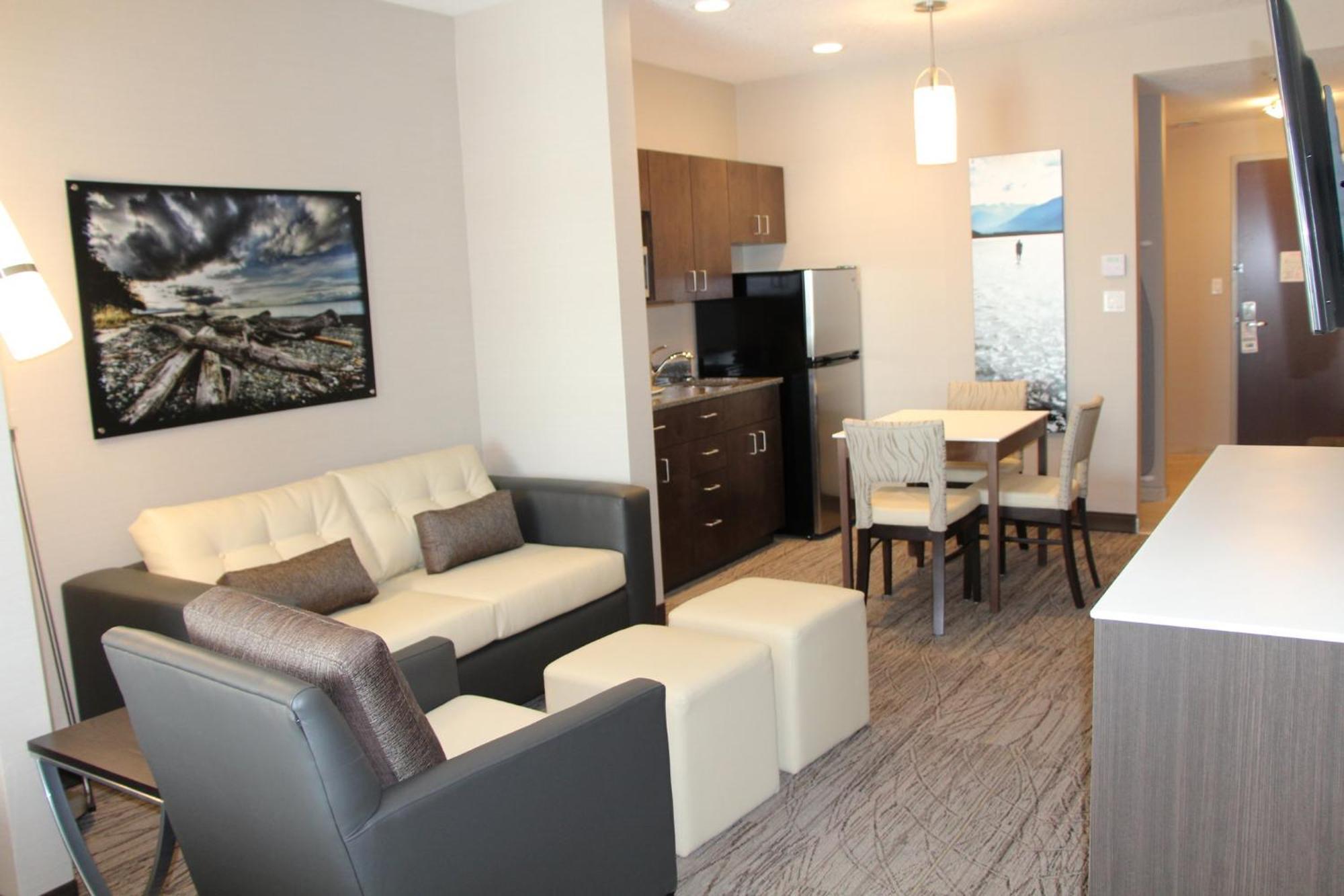 Holiday Inn Express & Suites Cold Lake By Ihg Bagian luar foto